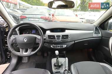 Лифтбек Renault Laguna 2011 в 