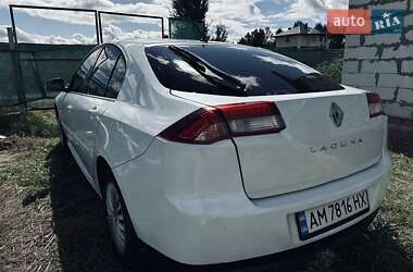 Лифтбек Renault Laguna 2011 в 
