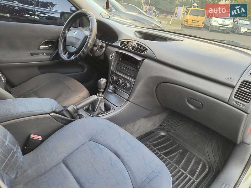 Лифтбек Renault Laguna 2001 в Киеве