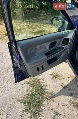 Лифтбек Renault Laguna 2001 в 