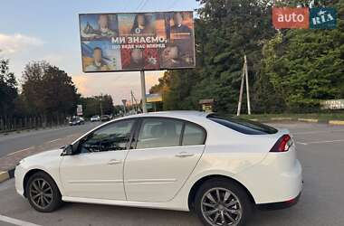 Лифтбек Renault Laguna 2013 в 