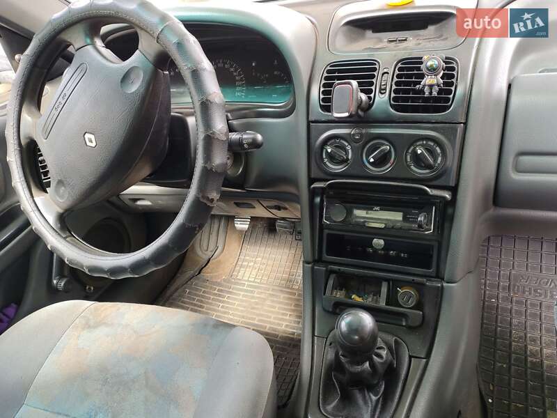 Ліфтбек Renault Laguna 1998 в Дніпрі