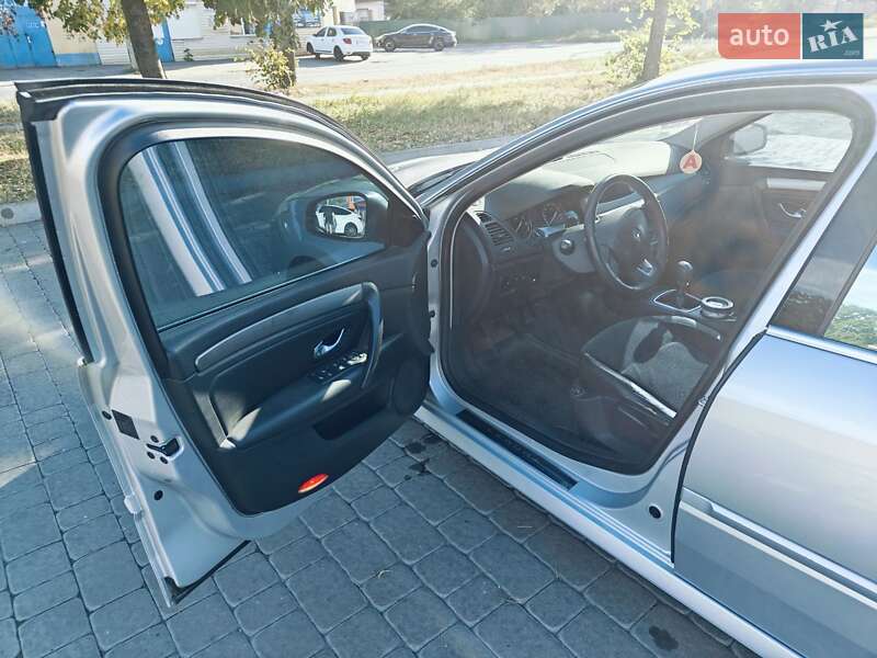 Лифтбек Renault Laguna 2009 в Полтаве фото 3 Лифтбек Renault Laguna 2009 в Полтаве