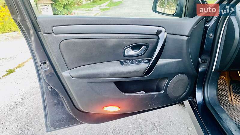 Универсал Renault Laguna 2008 в Ровно