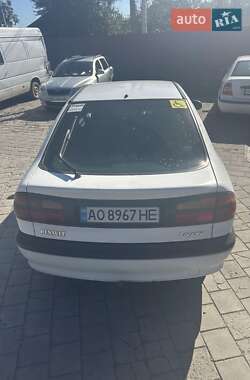 Лифтбек Renault Laguna 2000 в 