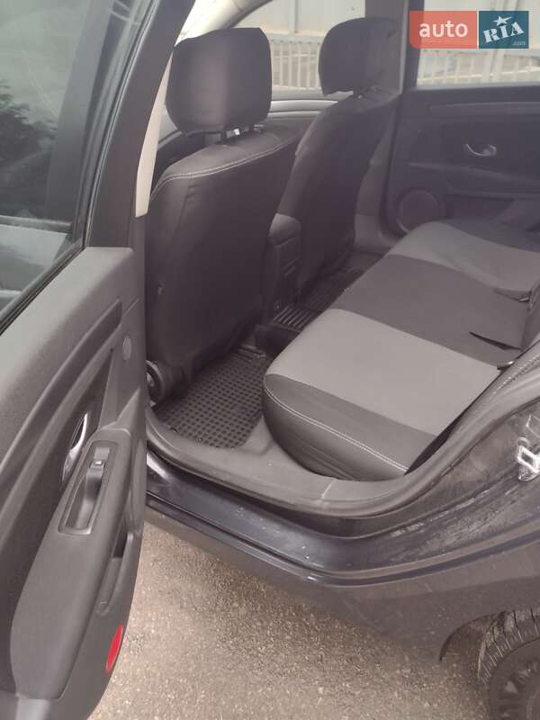 Универсал Renault Laguna 2009 в Ровно