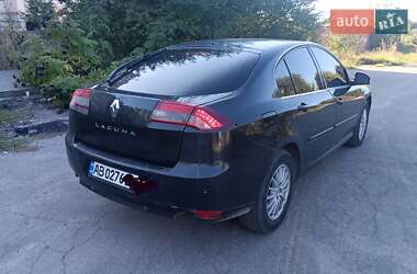 Лифтбек Renault Laguna 2011 в 