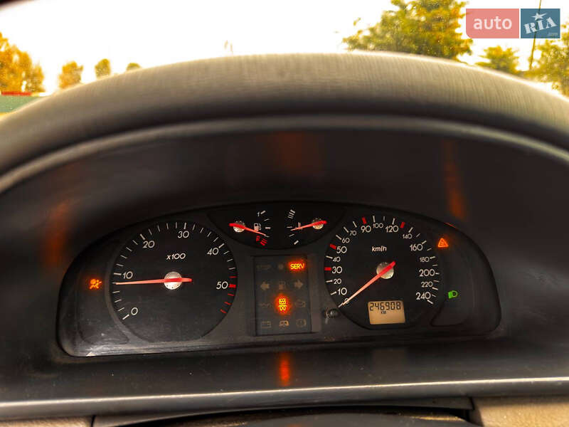 Лифтбек Renault Laguna 2001 в Киеве