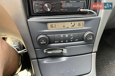 Лифтбек Renault Laguna 2003 в 