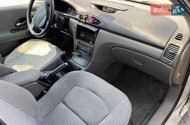 Лифтбек Renault Laguna 2003 в 