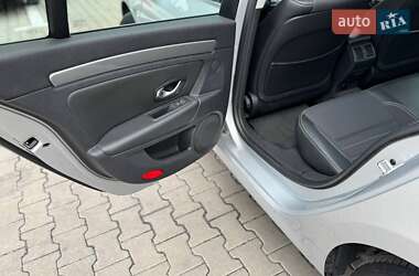 Лифтбек Renault Laguna 2011 в 