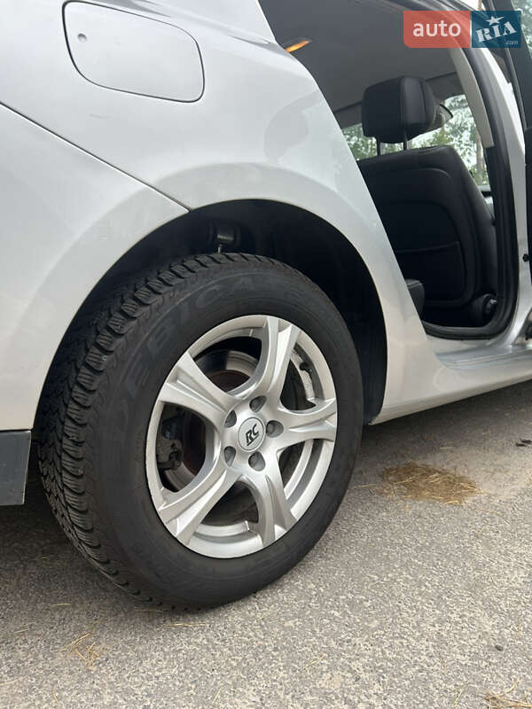 Лифтбек Renault Laguna 2010 в Киеве