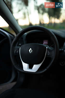 Ліфтбек Renault Laguna 2010 в 