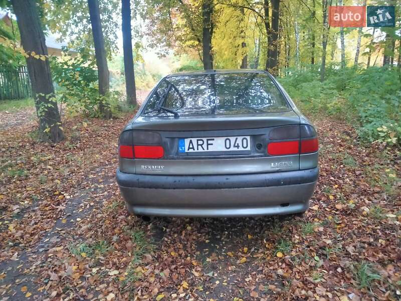 Лифтбек Renault Laguna 1999 в Мене