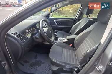 Лифтбек Renault Laguna 2011 в 