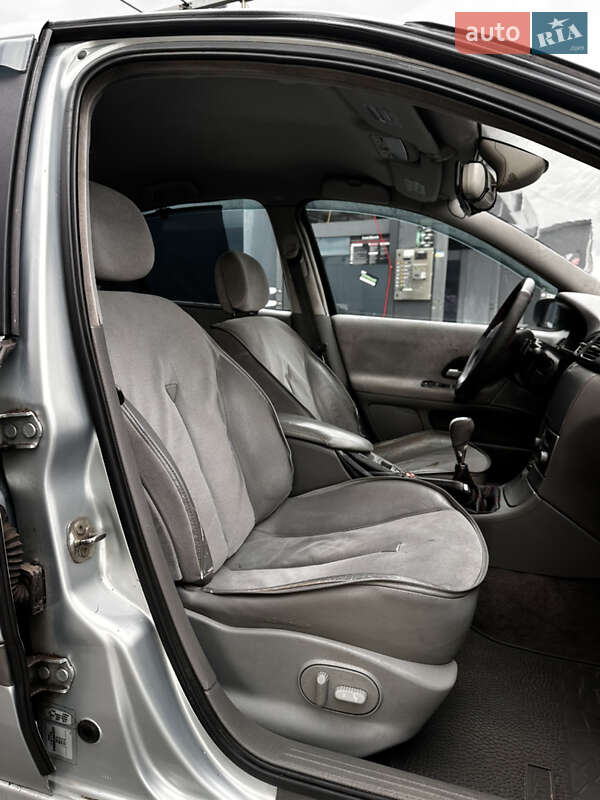 Лифтбек Renault Laguna 2002 в Луцке