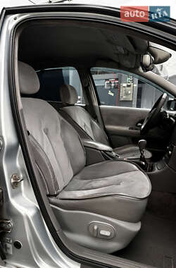Лифтбек Renault Laguna 2002 в 