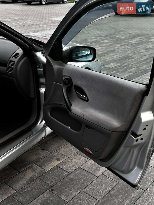 Лифтбек Renault Laguna 2002 в Луцке