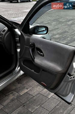 Лифтбек Renault Laguna 2002 в 