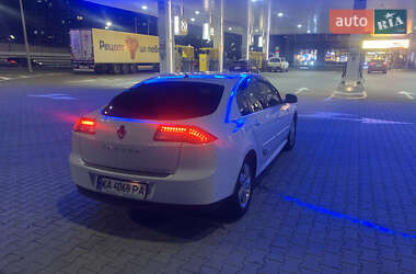 Ліфтбек Renault Laguna 2012 в 