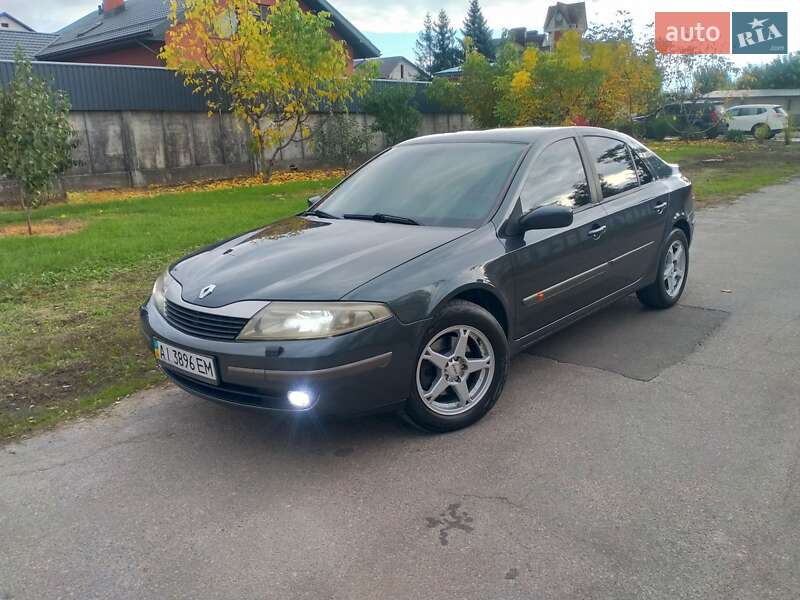 Ліфтбек Renault Laguna 2004 в  фото Ліфтбек Renault Laguna 2004 в