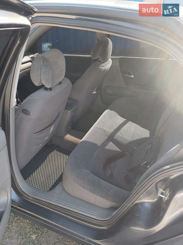 Лифтбек Renault Laguna 2002 в Синельниково