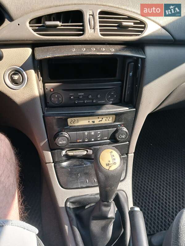 Лифтбек Renault Laguna 2002 в Синельниково
