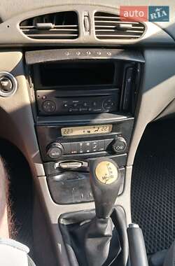 Ліфтбек Renault Laguna 2002 в  фото 8 Ліфтбек Renault Laguna 2002 в