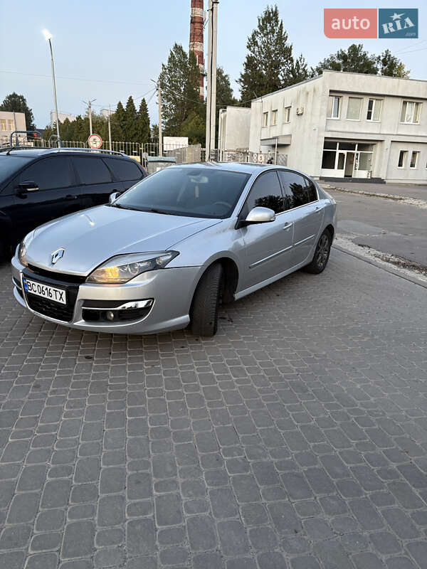 Лифтбек Renault Laguna 2011 в 
