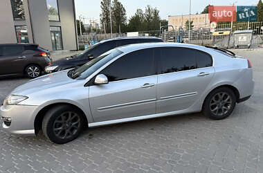 Лифтбек Renault Laguna 2011 в 