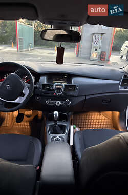 Лифтбек Renault Laguna 2011 в 