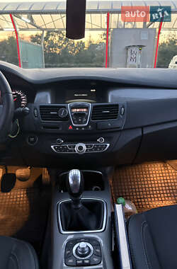 Лифтбек Renault Laguna 2011 в 