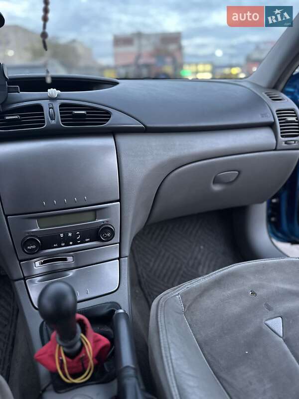 Ліфтбек Renault Laguna 2001 в Львові фото 20 Ліфтбек Renault Laguna 2001 в Львові