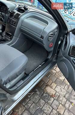 Ліфтбек Renault Laguna 1996 в 