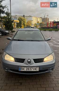 Ліфтбек Renault Laguna 2006 в  фото 12 Ліфтбек Renault Laguna 2006 в