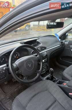 Ліфтбек Renault Laguna 2006 в  фото 18 Ліфтбек Renault Laguna 2006 в