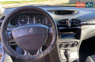 Ліфтбек Renault Laguna 2001 в  фото 18 Ліфтбек Renault Laguna 2001 в