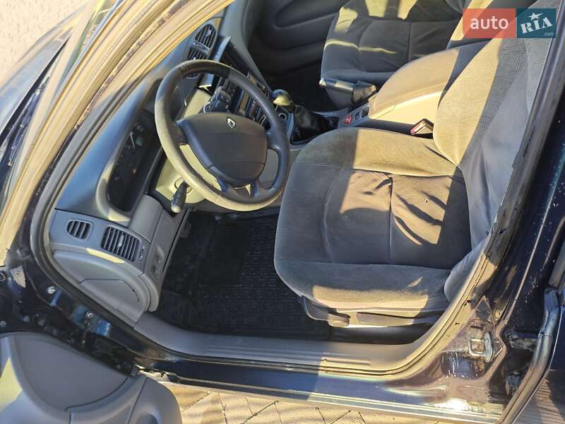 Ліфтбек Renault Laguna 2002 в Львові