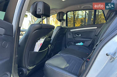 Універсал Renault Laguna 2011 в  фото 43 Універсал Renault Laguna 2011 в