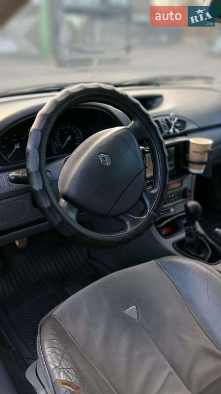 Універсал Renault Laguna 2002 в Чернівцях фото 6 Універсал Renault Laguna 2002 в Чернівцях
