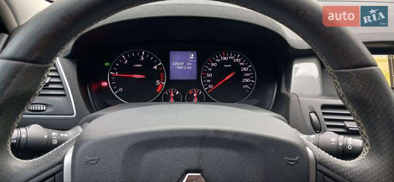 Универсал Renault Laguna 2011 в Ромнах