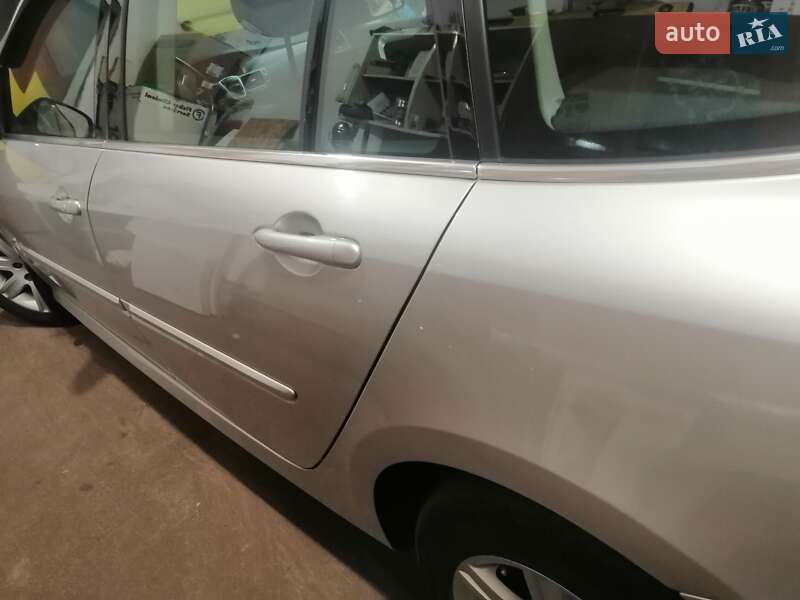 Универсал Renault Laguna 2011 в Полтаве фото 25 Универсал Renault Laguna 2011 в Полтаве