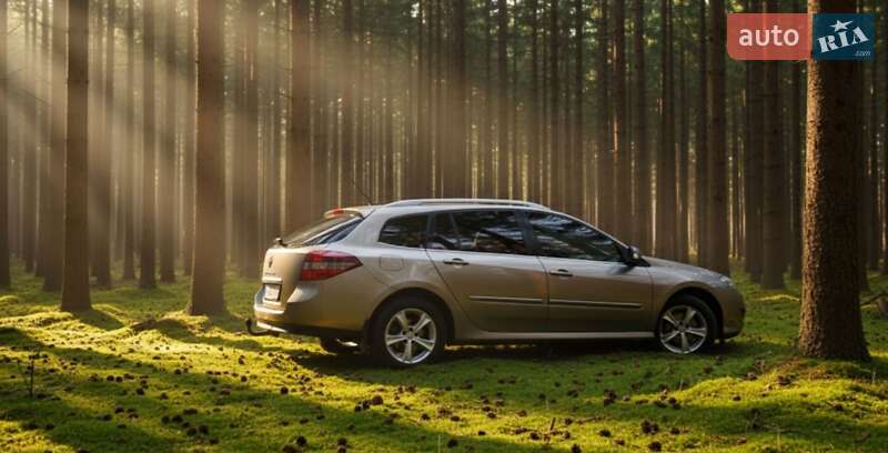 Универсал Renault Laguna 2011 в Ромнах