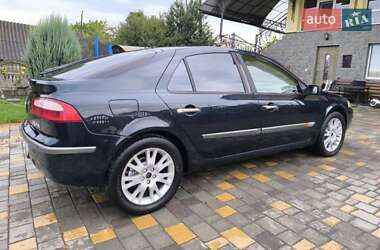 Ліфтбек Renault Laguna 2001 в Чернівцях