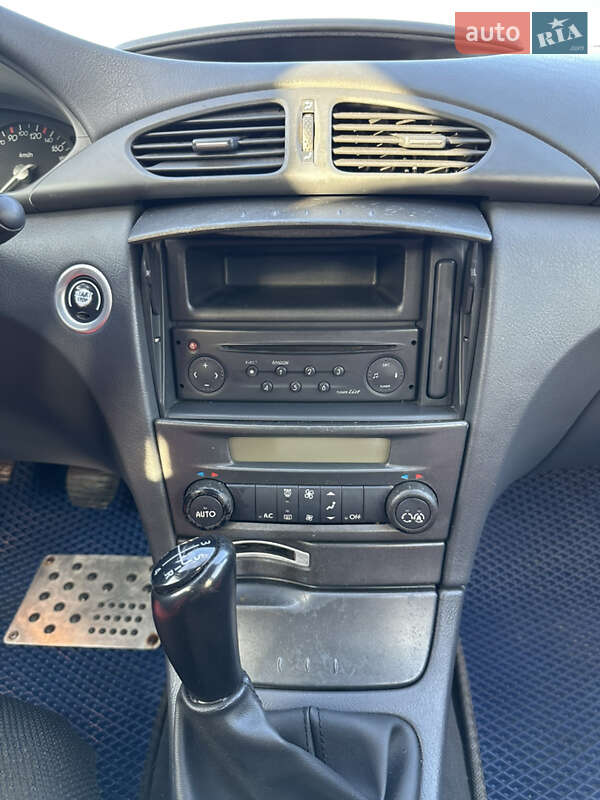 Лифтбек Renault Laguna 2004 в Полтаве