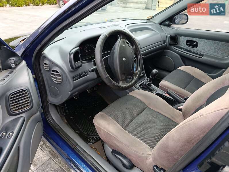 Лифтбек Renault Laguna 1996 в Луцке