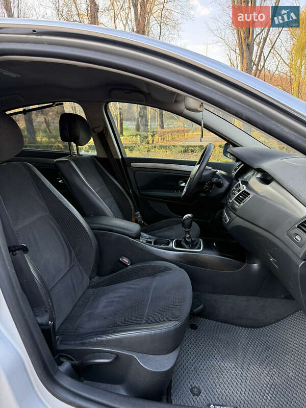 Ліфтбек Renault Laguna 2007 в Києві фото 6 Ліфтбек Renault Laguna 2007 в Києві