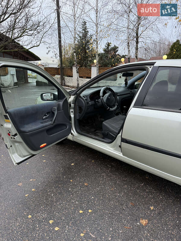 Лифтбек Renault Laguna 2001 в Смеле