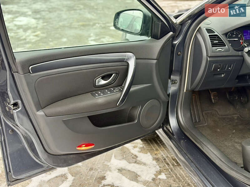 Ліфтбек Renault Laguna 2010 в Рівному