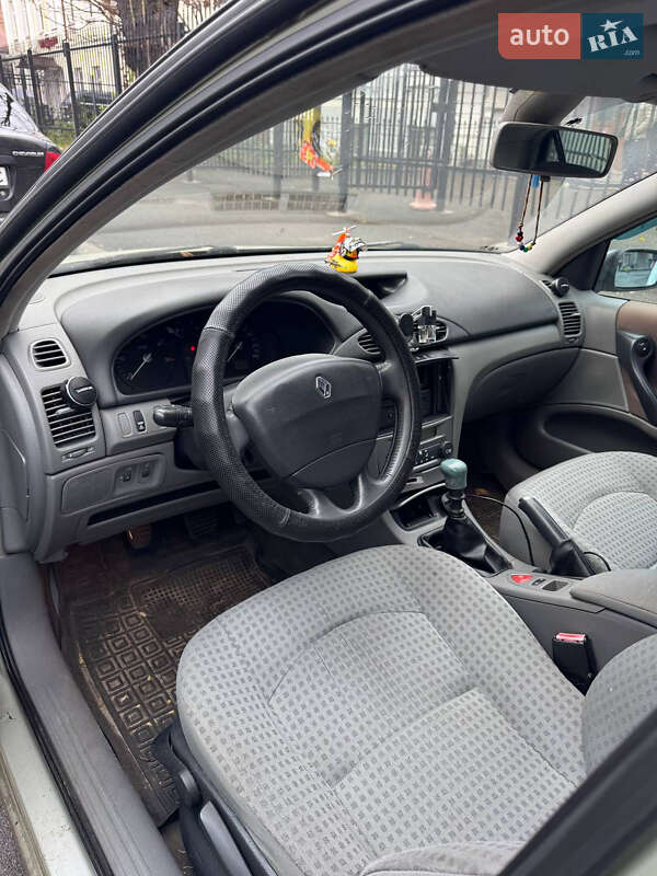 Лифтбек Renault Laguna 2003 в Киеве